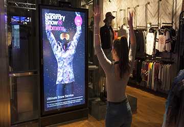 How Smart Mirrors are Transforming the Shopping Experience