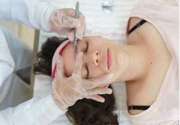 Who Should Try Dermaplaning and Why